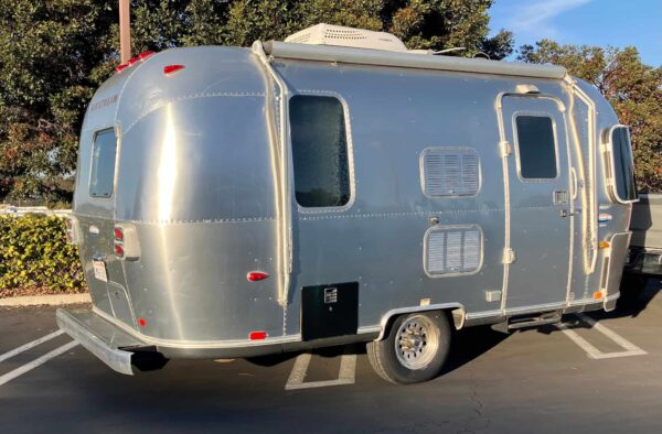 2006 Airstream Bambi 19 ft - Image 3