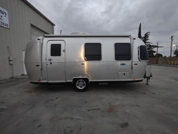 2018 Airstream Bambi Sport 22FB - Image 3