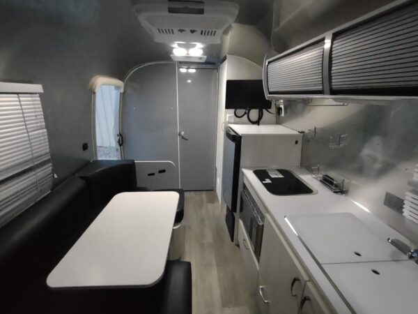 2018 Airstream Bambi Sport 22FB - Image 5