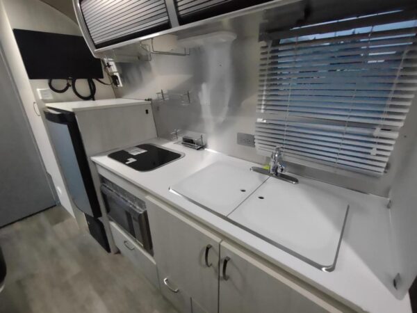 2018 Airstream Bambi Sport 22FB - Image 7