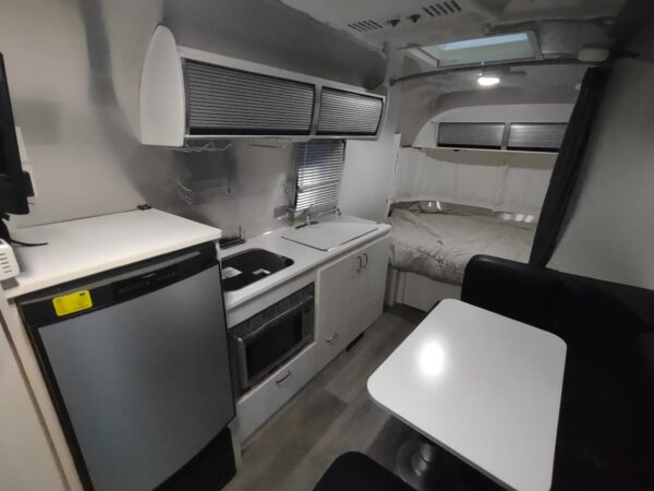 2018 Airstream Bambi Sport 22FB - Image 8