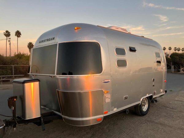 2006 Airstream Bambi 19 ft - Image 7